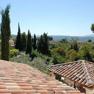 Lousoan 2*, Aix-en-Provence Francia